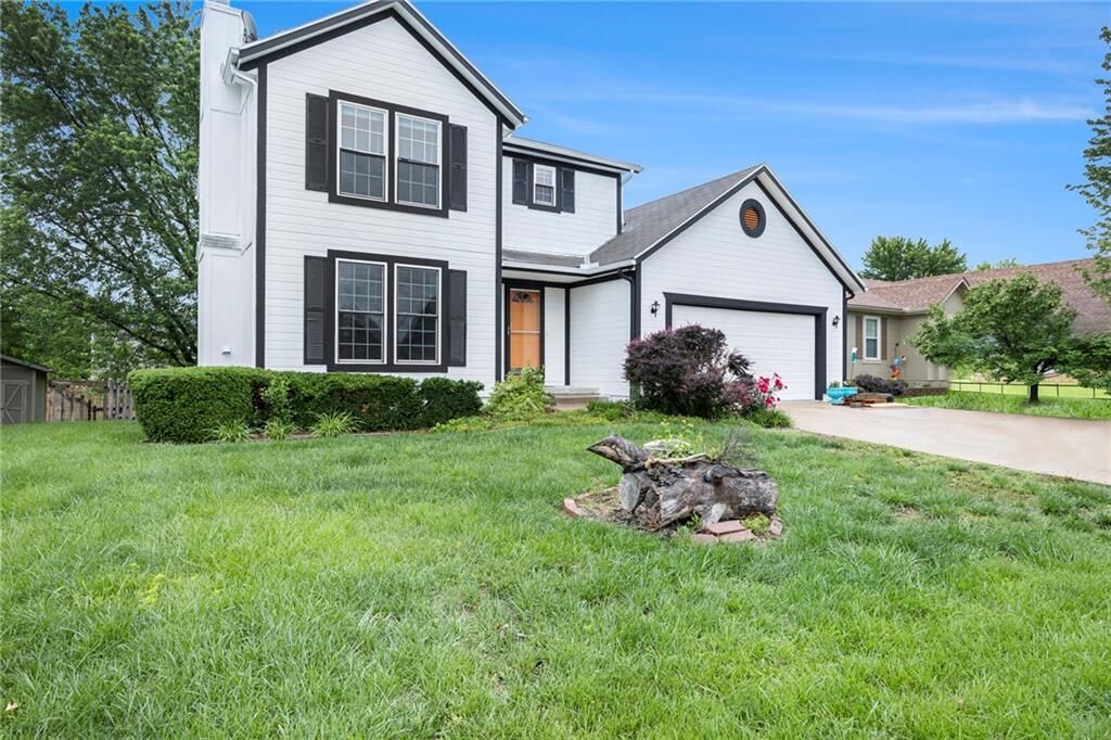 Property Photo:  417 N Locust Street  KS 66030