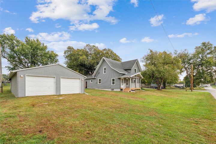 Property Photo:  621 2nd Street  IA 50161