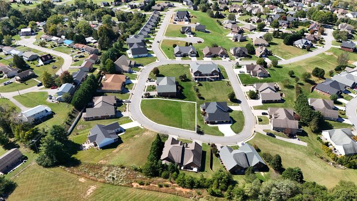 Property Photo: 533/541 Kensington Drive TN 37814