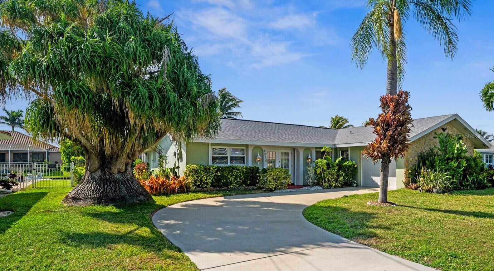 Property Photo:  4910 Sorrento Court  FL 33904 