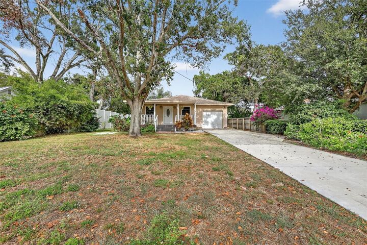 Property Photo: 6220 W Thorpe Street FL 33611