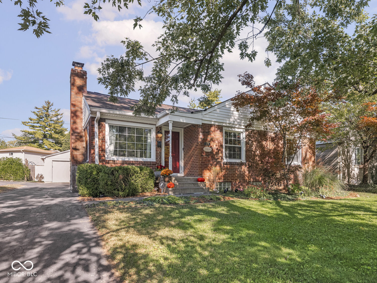 Property Photo: 930 Ellenberger Parkway West Drive IN 46219
