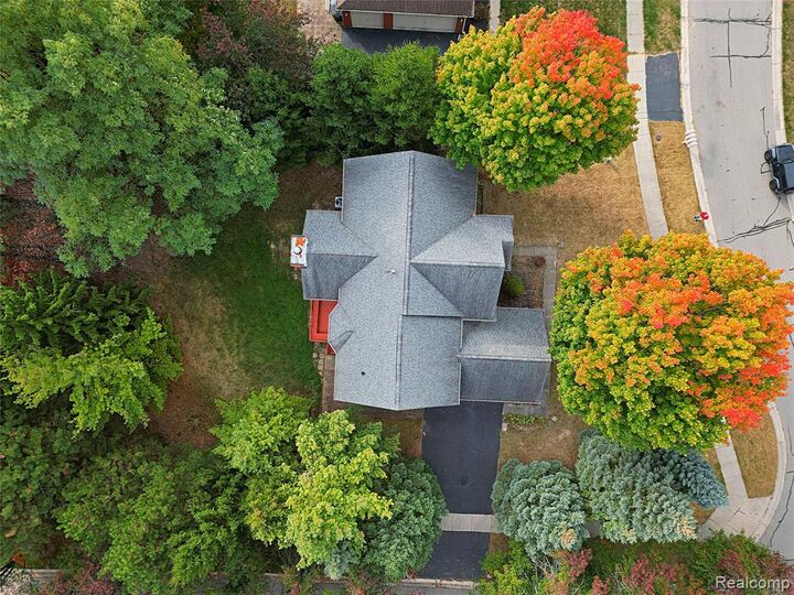 Property Photo:  39405 Windsome Drive  MI 48167 3940 