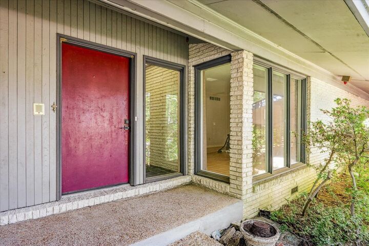 Property Photo: 321 Shady Woods Cv TN 38120