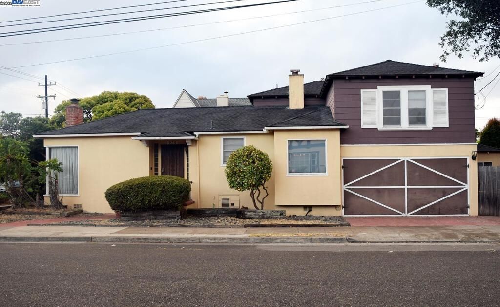 Property Photo:  975 Pearl St  CA 94501