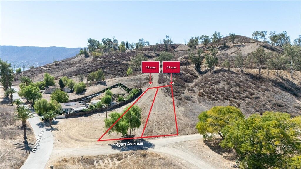 Property Photo:  2 Ryan Ln  CA 92530 