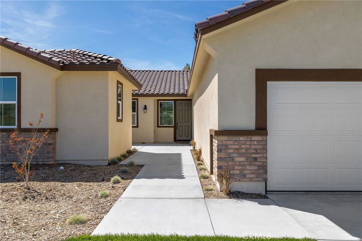 Property Photo: 5613 Levanto CA 93306