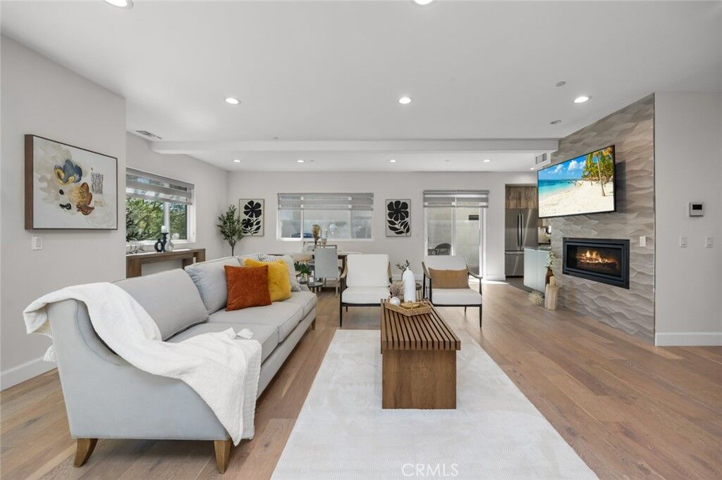 Property Photo: 523 E Cedar 101 CA 91501