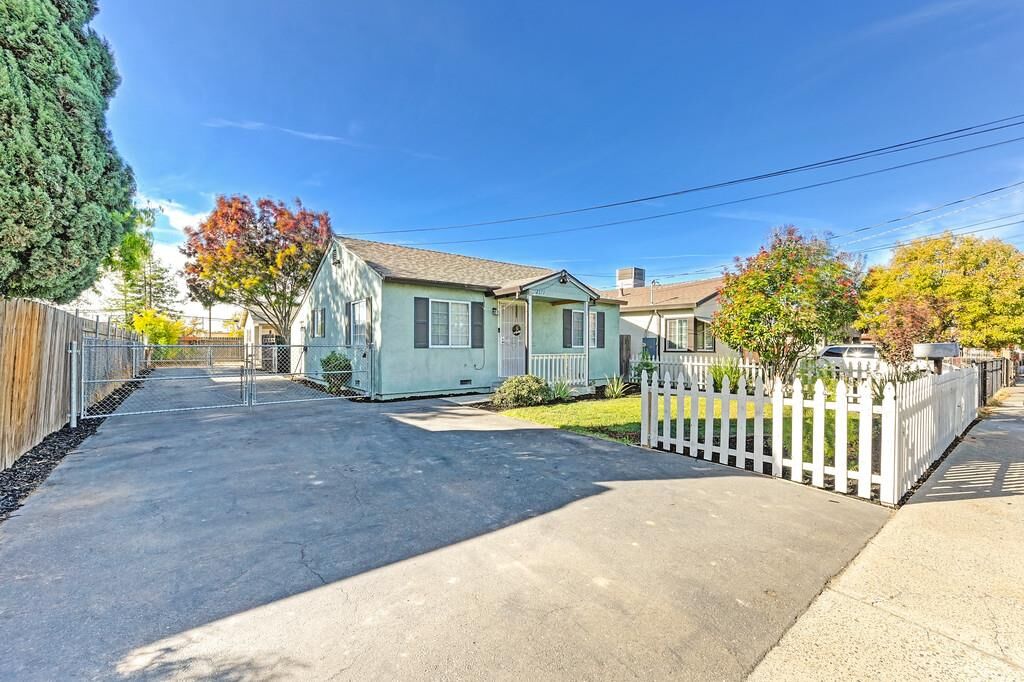 Property Photo: 2569 Erickson Street CA 95815