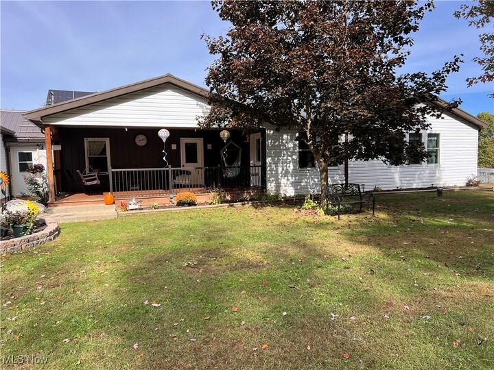 Property Photo:  46208 Pine Hollow Road  OH 44455