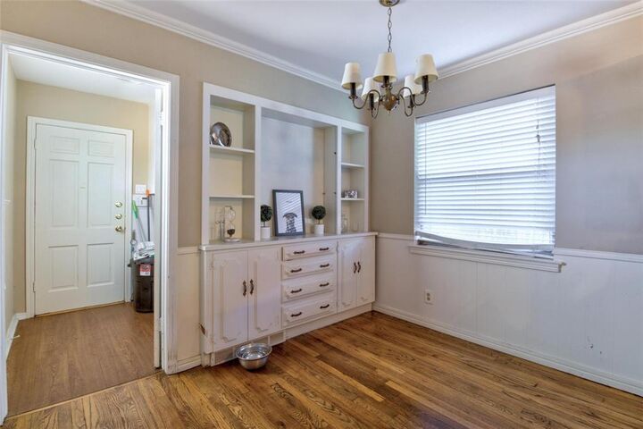 Property Photo: 6228 Crestmont Drive TX 75214