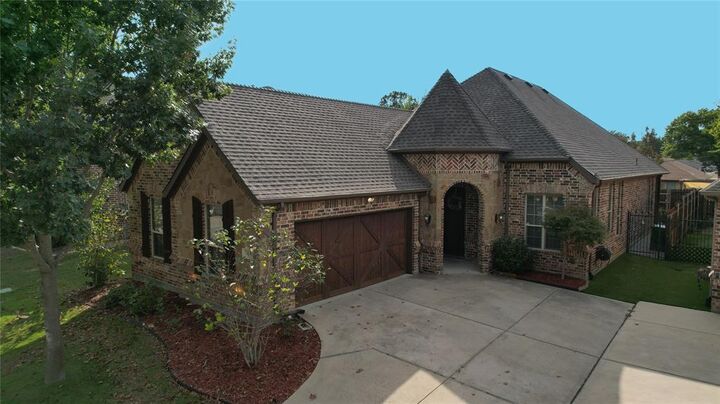 Property Photo: 7425 Park Place Drive TX 76182
