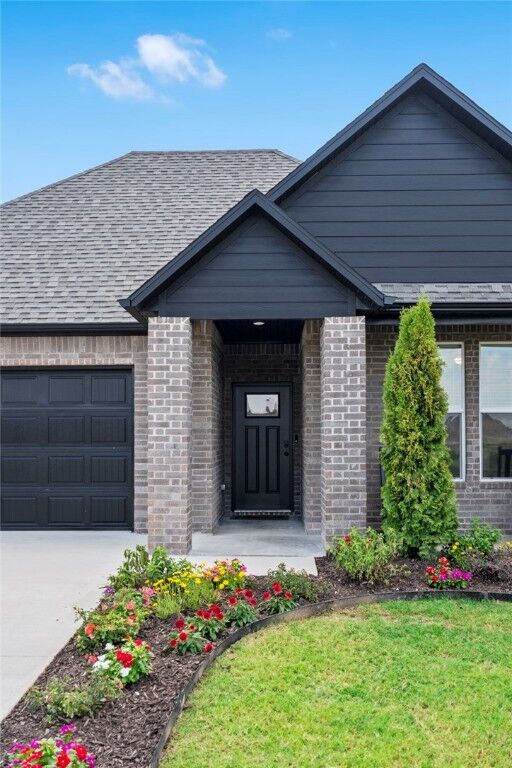 Property Photo: 432 W Taverner Xing AR 72730