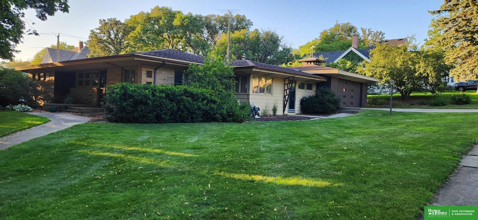 Property Photo:  1008 Avenue G  NE 68791 