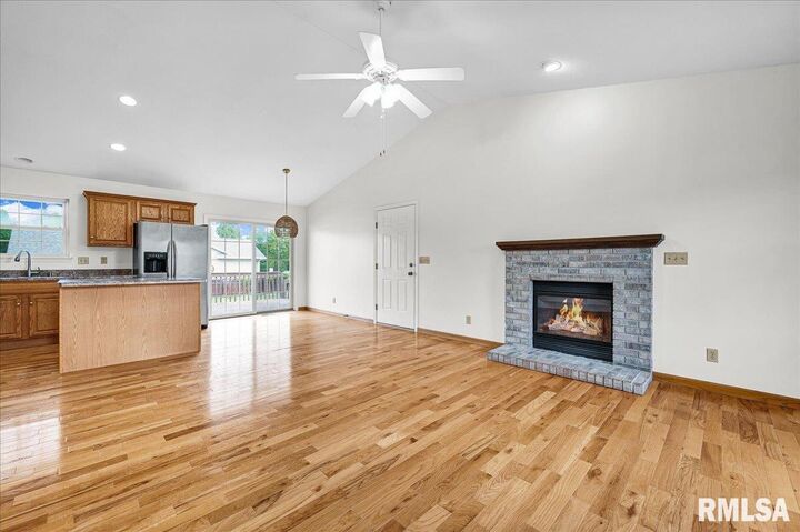 Property Photo: 302 Bittersweet Avenue IL 61548