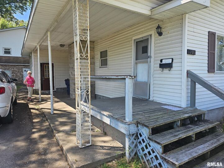 Property Photo:  1208-1210 E Main Street  IL 62896 