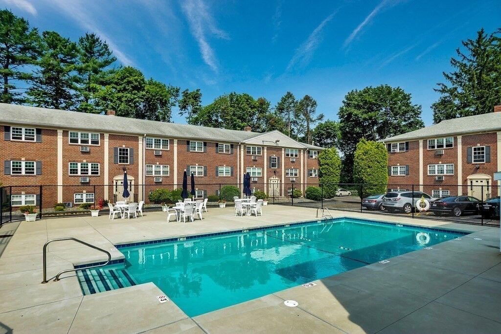 Property Photo:  29 Arlington Road 4  MA 01801 