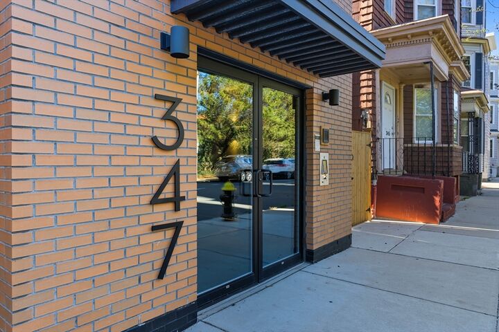 Property Photo:  347 Maverick St 9  MA 02128 