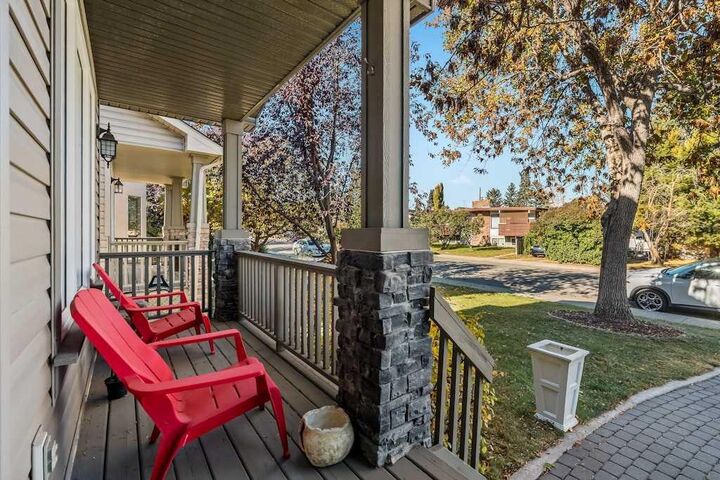 Photo de la propriété: 417 53 Avenue SW AB T2V 0B8
