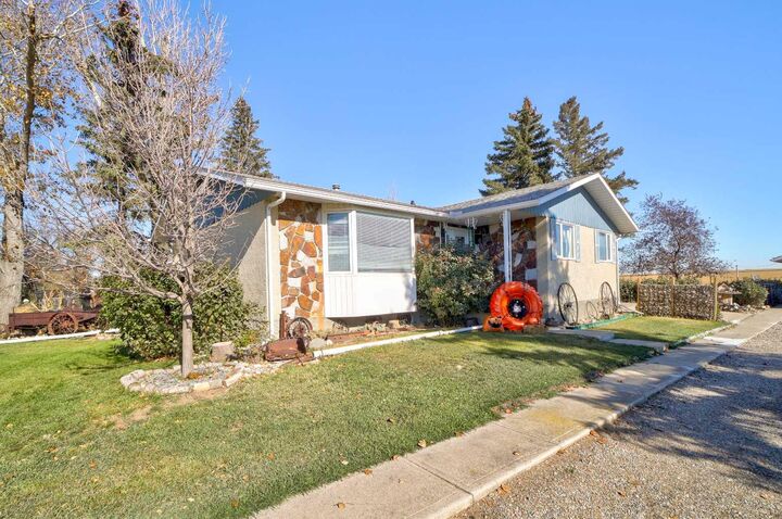 Property Photo: 123 Blayney Avenue AB T0L 0G0