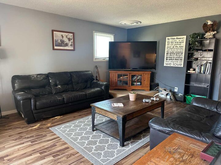 Property Photo: 5333 44 Avenue AB T1G 1C3