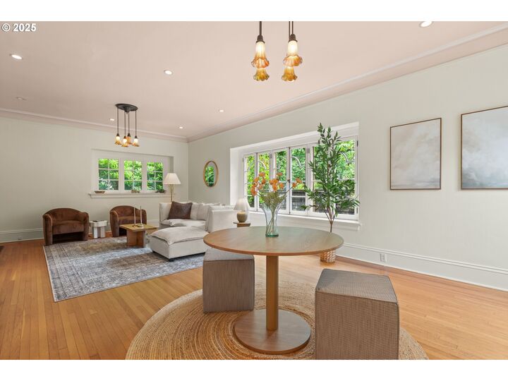 Property Photo: 908 NW 25th Ave OR 97210