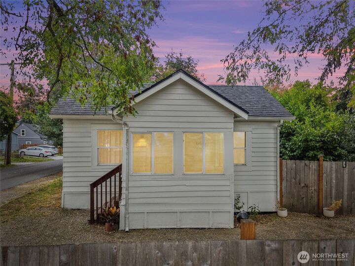 Property Photo: 1146 N Callow Avenue WA 98312