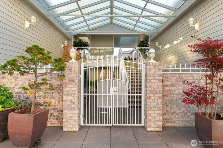 Property Photo:  404  3rd Avenue S A-201  WA 98020 