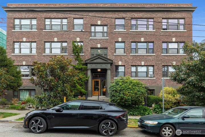 Property Photo: 1136 13th Avenue 305 WA 98112