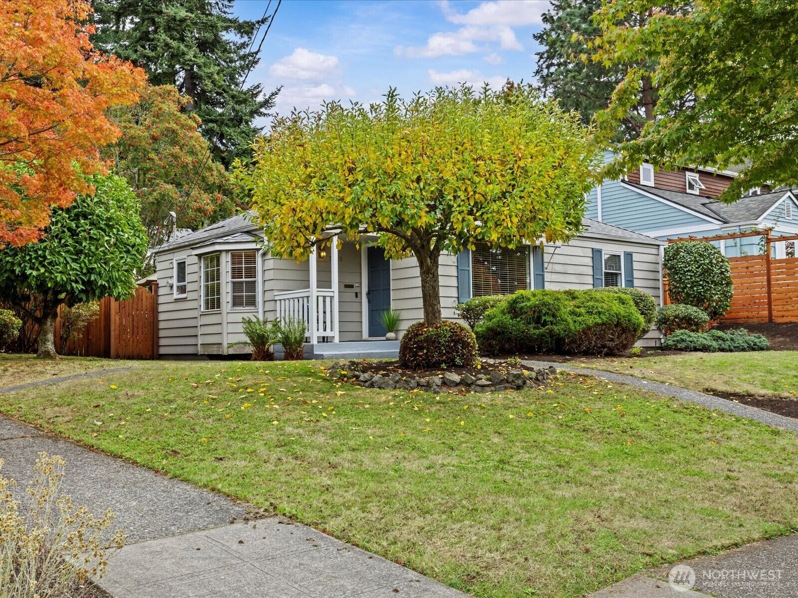 Property Photo: 3420 32nd Avenue W WA 98199