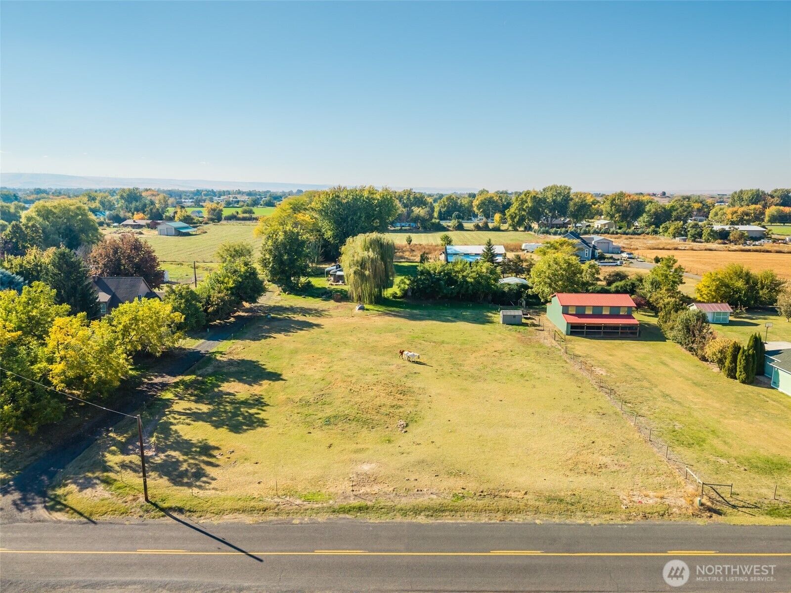Property Photo: 552 County Rd #448 WA 99362