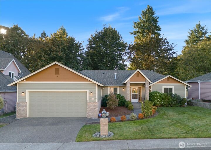 Property Photo:  606  Tufts Avenue E  WA 98366