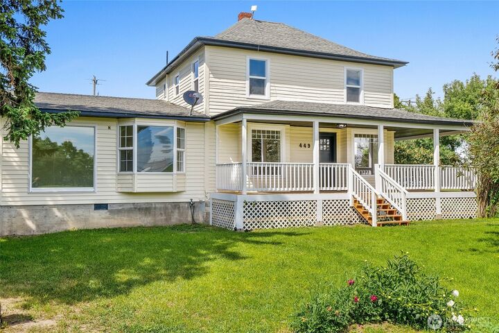 Property Photo:  449 NE Cliff Ave  WA 99185