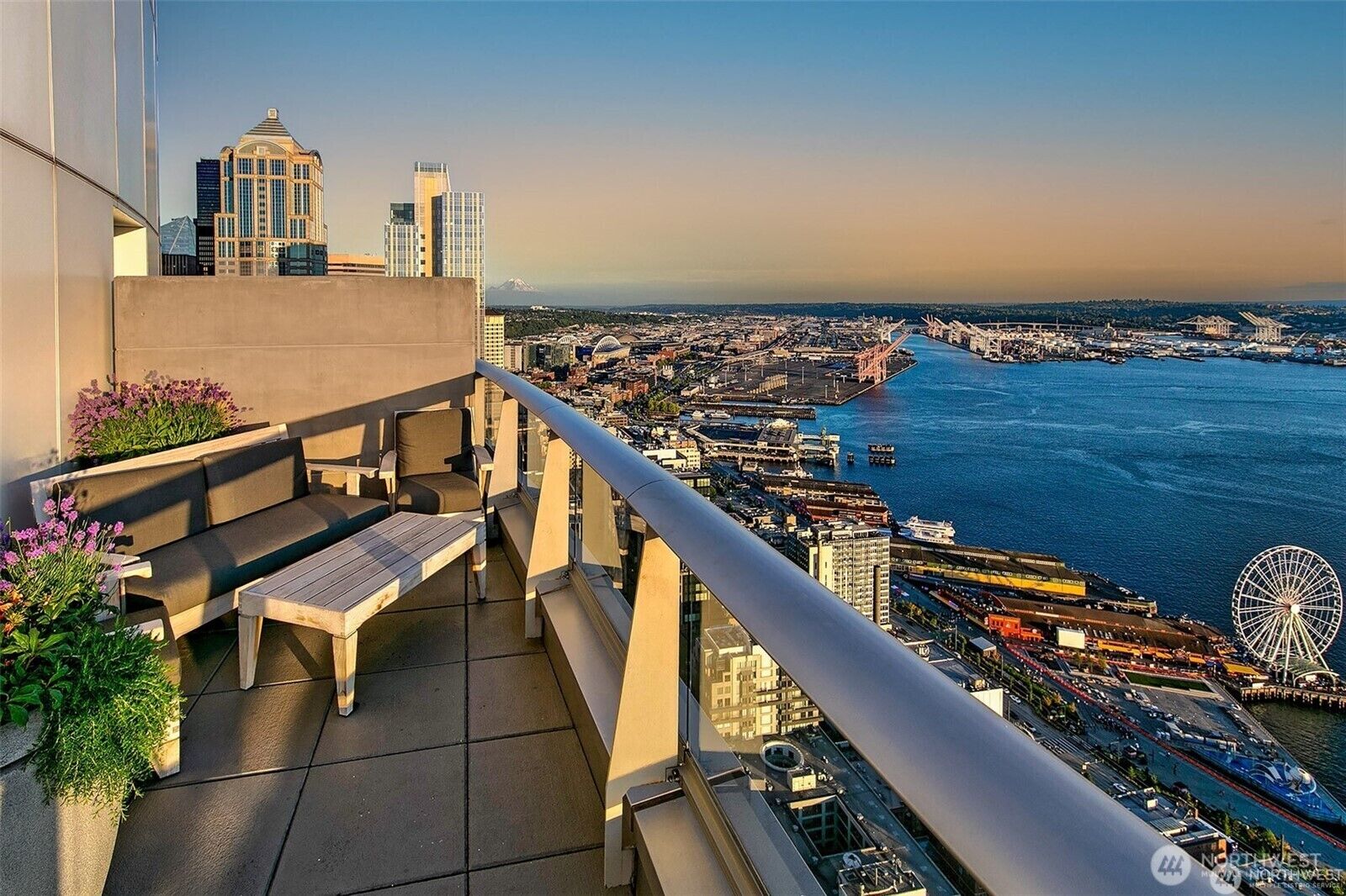 Property Photo: 1521 2nd Avenue 3801 WA 98101