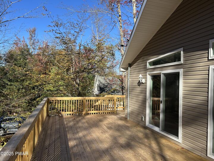 Property Photo: 1081 Lakeland Drive PA 18436