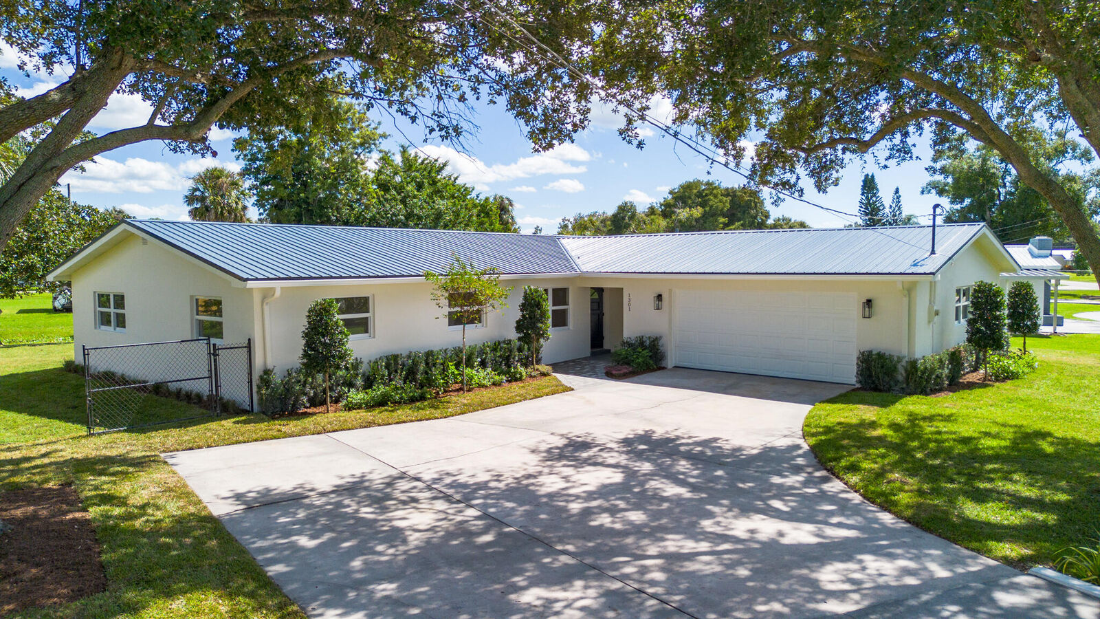 Property Photo:  1301 SE 8th Avenue  FL 34974