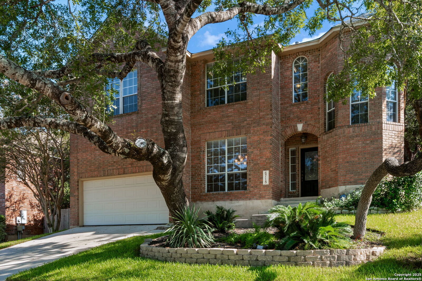 Property Photo: 6718 Grove Creek Dr TX 78256