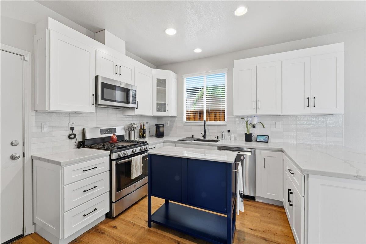 Property Photo: 705 Otter Court CA 94533