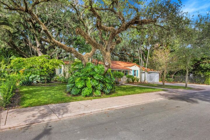 Property Photo:  1100 El Rado St  FL 33134 