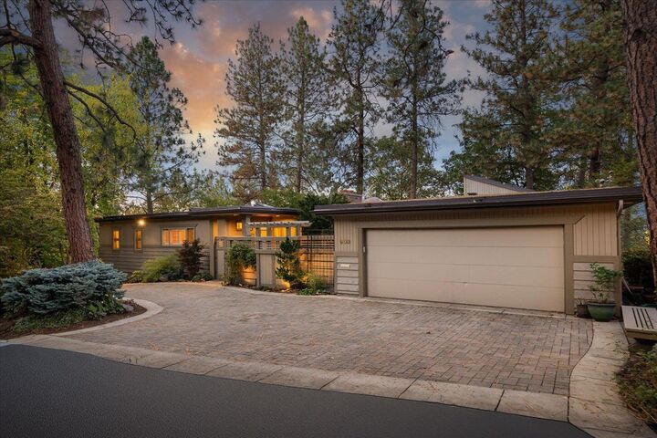 Property Photo: 860 E Rockwood Blvd WA 99203