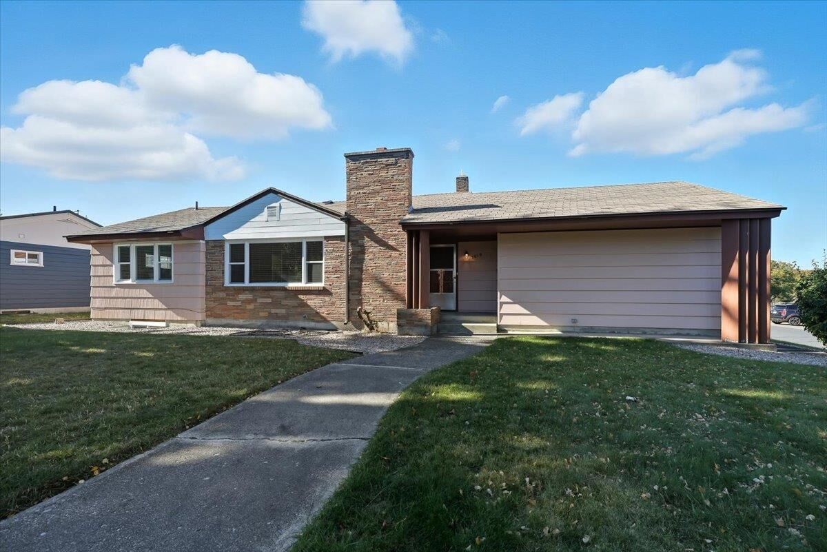 Property Photo: 3019 N Locust Rd WA 99206