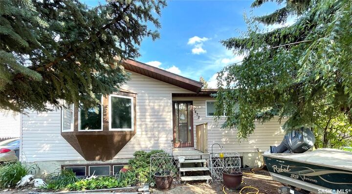 2472 Ross Crescent  North Battleford SK S9A 3R3 photo