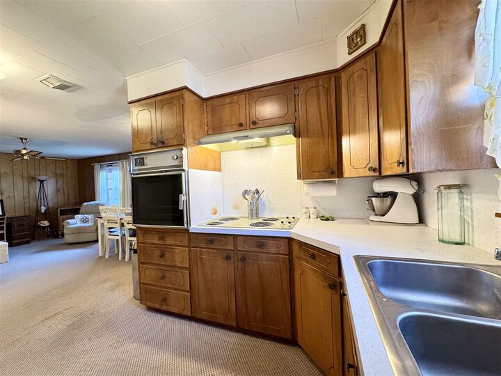 Property Photo: 915 S Howerton Place OK 74023