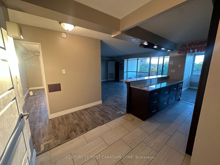 Property Photo:  389 Dundas Street 506  ON N6B 3L5 