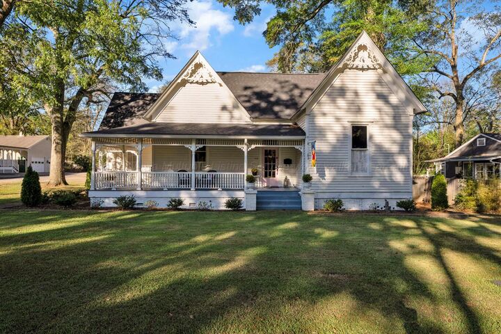 Property Photo: 1112 6th Ave AL 35501