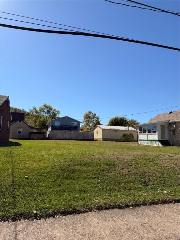 Property Photo: 507 Charles St PA 15022