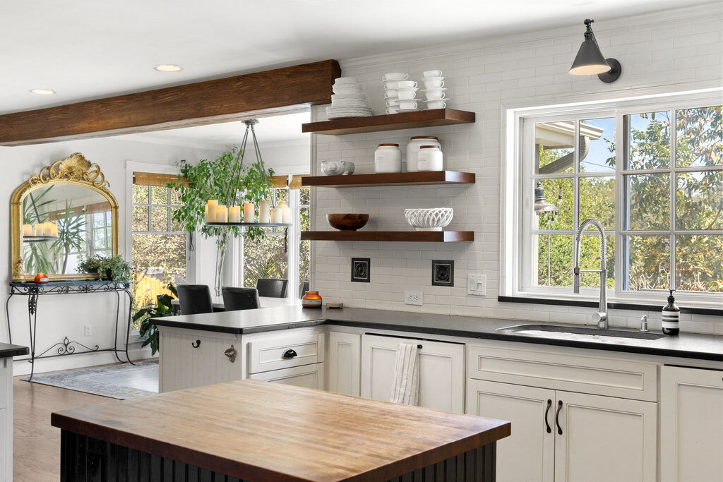 Property Photo: 2103 Doral Drive TX 78746