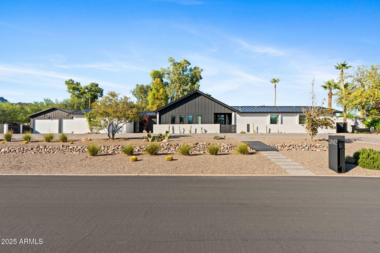 Property Photo:  3842 E San Miguel Avenue  AZ 85253