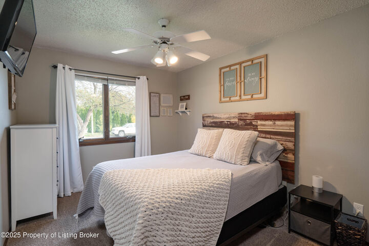 Property Photo:  1320 Portland Drive  ND 58504 