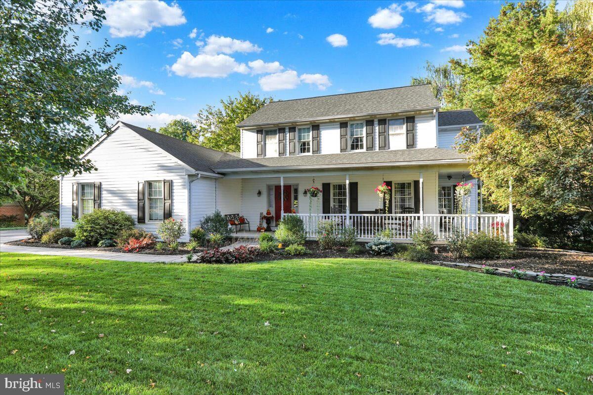 Property Photo:  1016 Keystone Drive  PA 17603 